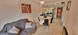 Apartamentos Paraíso Vera Playa, Ed Palmerston, Atico B a pie de Playa, piscina privada en solárium, WI-FI