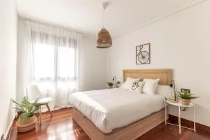 AMPLIO, muy LUMINOSO y en el centro de Sopelana - Berango