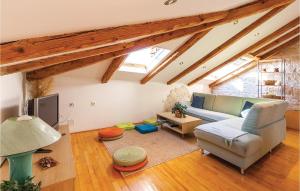 2 Bedroom Amazing Apartment In Fazana 