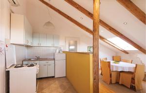 2 Bedroom Amazing Apartment In Fazana 