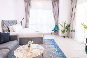 Royal Oceanic in JBR by HAPPY SEASON