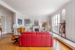 Veeve - Impressions of the Eiffel Tower