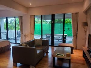Phòng 4 Người có Sân hiên (Quadruple Room with Terrace)