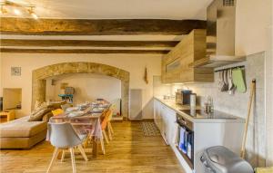 Maisons de vacances Awesome Home In Castelnau-d-mandailles With Outdoor Swimming Pool, Wifi And 2 Bedrooms : photos des chambres