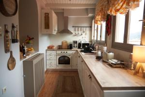 Dandy Villas Dimitsana - a family ideal charming home in a quaint historic neighborhood - 2 fireplaces for romantic nights