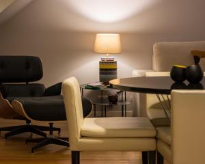 FLH Baixa-Chiado Library Loft