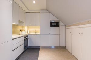 FLH Baixa-Chiado Library Loft