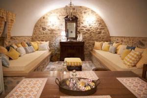 Dandy Villas Dimitsana - a family ideal charming home in a quaint historic neighborhood - 2 fireplaces for romantic nights