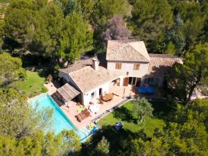 Villa de 5 chambres avec piscine privee jardin clos et wifi a Rousset