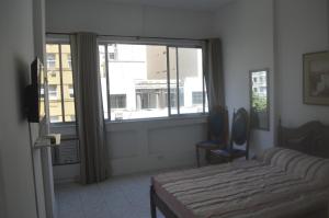 Conforto de copa na quadra da praia