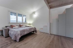 Casa Lugana 19 - monolocale con piscina direttamente a lago