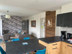 Appartements Les 4 flocons, avec piscine exterieure chauffee a 100m du lac et du centre , wifi, parking, sauna : photos des chambres