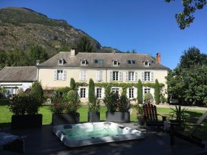 Lodge ou Gîte de caractére avec jaccuzi spa piscine