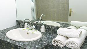 Hotels Le CESAR HOTEL : photos des chambres