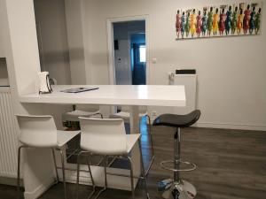 Fully renovated, family-friendly apartment, next to a huge green park, in Athens center