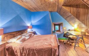 Maisons de vacances Amazing Home In Menet With House A Mountain View : photos des chambres