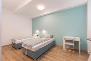 Minimalist styled TINY AP @New York Café