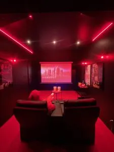 Suite cinéma et jacuzzi privé - Maincy