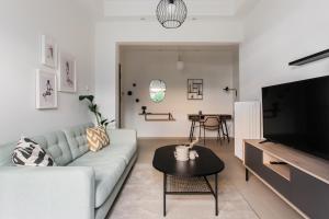 Groovy 2BR Apartment in Koukaki by UPSTREET