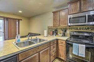 Spanaway Escape with Grill Near Tacoma!