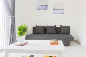 GuestHost - Bright & Central Apartment near the station