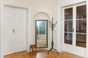 velký apartmán (145m2), v historickom centre Bratislavy na pešej zóne