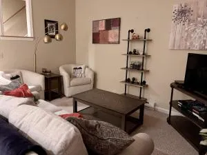 Spacious 3BR 3BA Sleeps 8 Ski On Off Jiminy Mountain Resort - Lanesborough