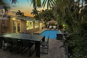 Modern 2BRHouse in Wilton Manors with a Heated Pool and KING Bed - Lazy Lake