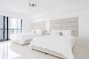 LuxBright 1BR Brickell Paradise with Oceanview and Parking