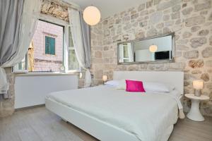 Festa Apartments & Rooms 