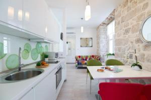 Festa Apartments & Rooms 