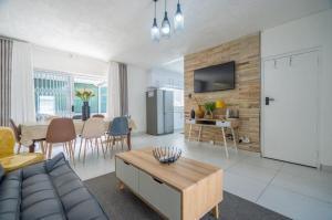 Durban Overport Halaal Accommodation 3V "No Alcohol, Strictly Halaal, No Parties, No Noise, Luxury Apartment, Self Catering "300m from Musjid Al Hilaal"