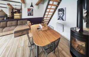 Maisons de vacances Nice home in Capestang with WiFi and 2 Bedrooms : photos des chambres