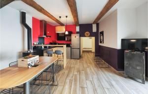Maisons de vacances Nice home in Capestang with WiFi and 2 Bedrooms : photos des chambres