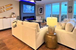 Relax and Recharge Lake Hamilton Condo with Pool