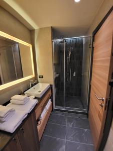 Woodside 430 Apartment