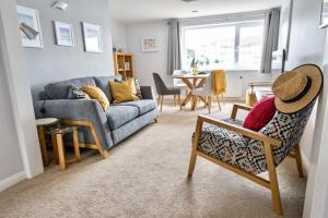 8 Mayflower Court - Apartment with river views, parking and on the level