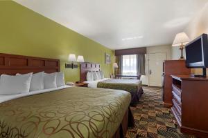 Queen Room with Two Queen Beds - Smoking room in Best Western Caprock Inn