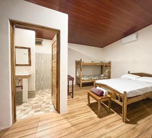 Badaboom Hostal & Surf