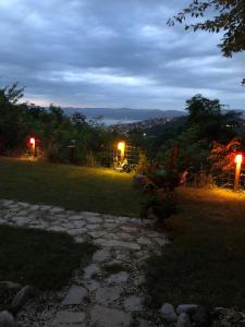 Dağ Evi ,2 oda, Lake view, fireplace jakuzi,6 person Sapanca