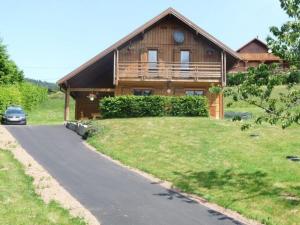 Maisons de vacances Chalet chaleureux face aux pistes, proche Gerardmer, ideal pour famille, balcon et terrasse - FR-1-589-182 : photos des chambres