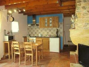 Maisons de vacances Gite Avrilly , 2 pieces, 3 personnes - FR-1-489-327 : photos des chambres