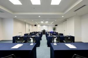 Minamisenri Crystal Hotel