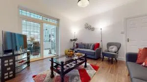 JDB Romford 5-Bedroom House with parking - Goodmayes