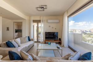 3 Bedroom Villa with Stunning Sea View & Private Parking