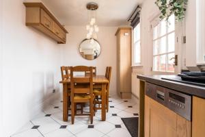 Railway Cottage, Port Sunlight - Stanley-Stays