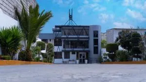 The BRONX HOTEL - Chugchilano