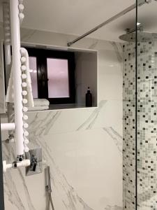 One-Bedroom Luxury Apartment - No Pets Allowed