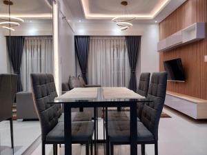 88 Gibraltar (Mines View)