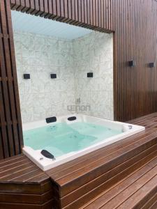 021 -Residencial com Piscina e Jacuzzi em Bombas